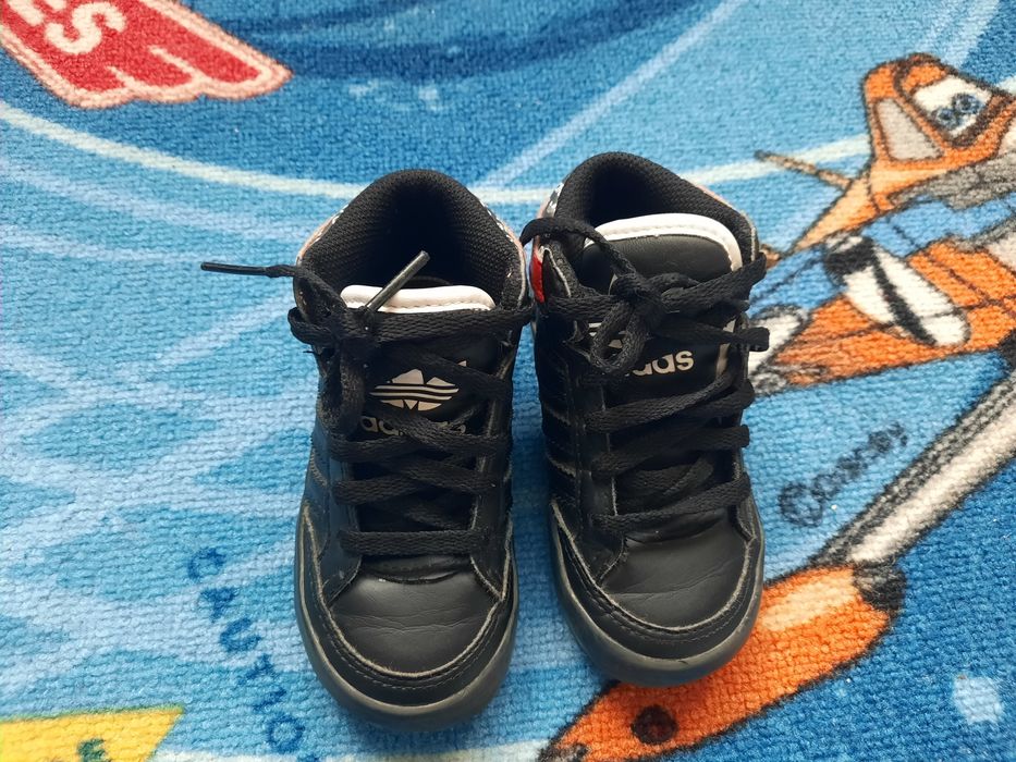 Маратонки Adidas 22 номер