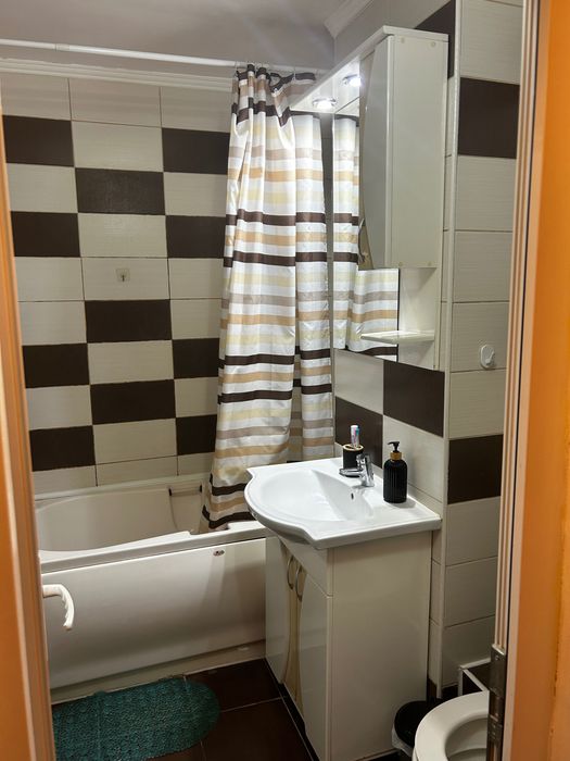 Inchiriez apartament cu 2 camere la parter in zona 300 micalaca