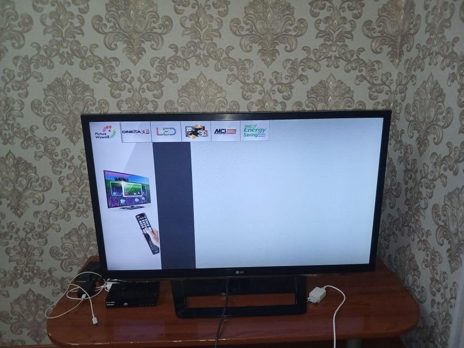 Телевизор  LG с подставкой
