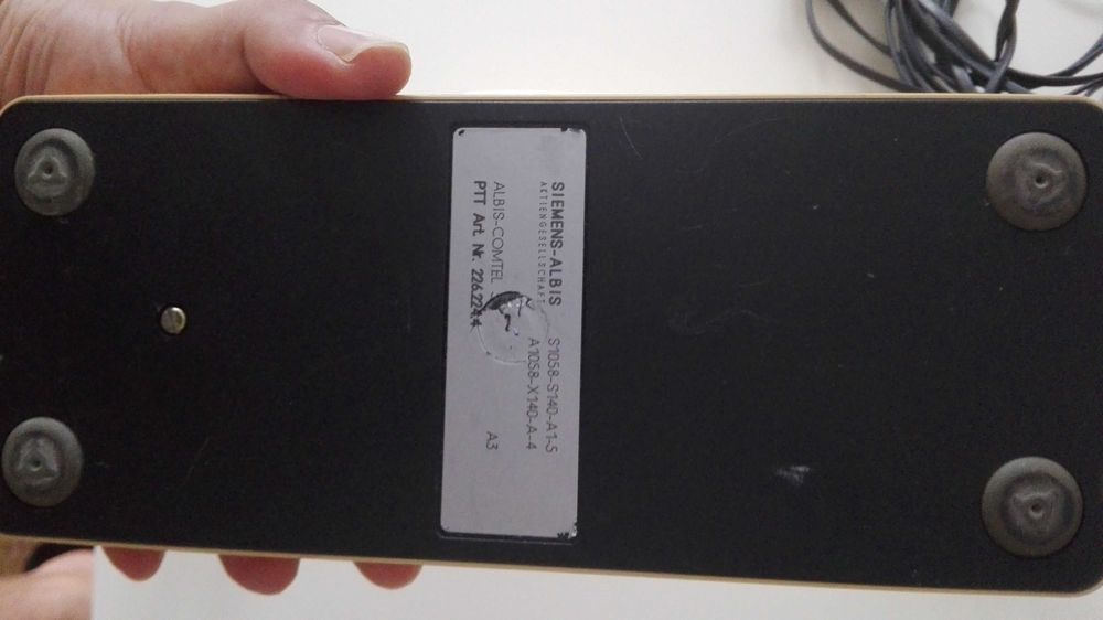 Стари ретро: настолен телефон Siemens, ел алуминиева тенджера и 2 фара