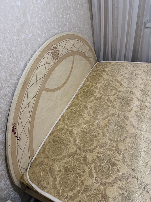 Спальный кровать продам диван