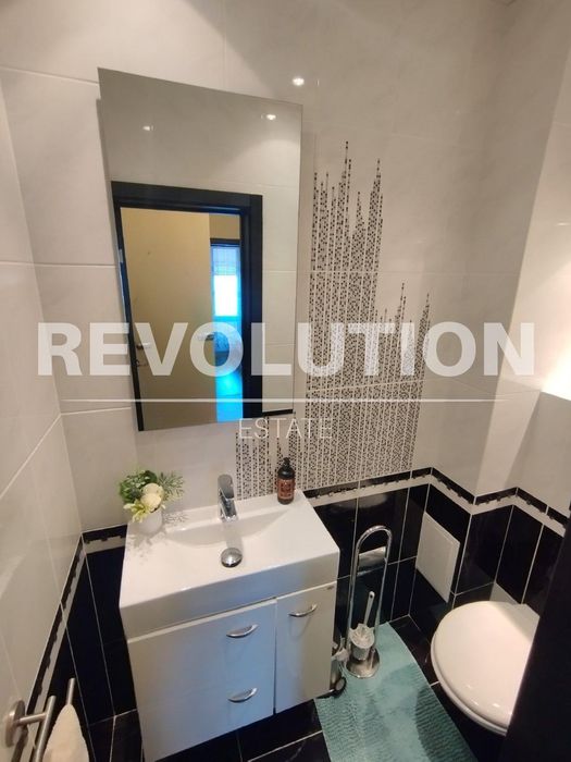 Дава се под наем Тристаен апартамент в к.к. Св.Св. Константин и Елена - 105 кв.м за 900 € - Снимка #2