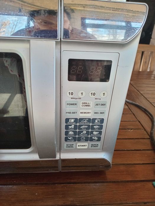 Cuptor microunde Hyundai