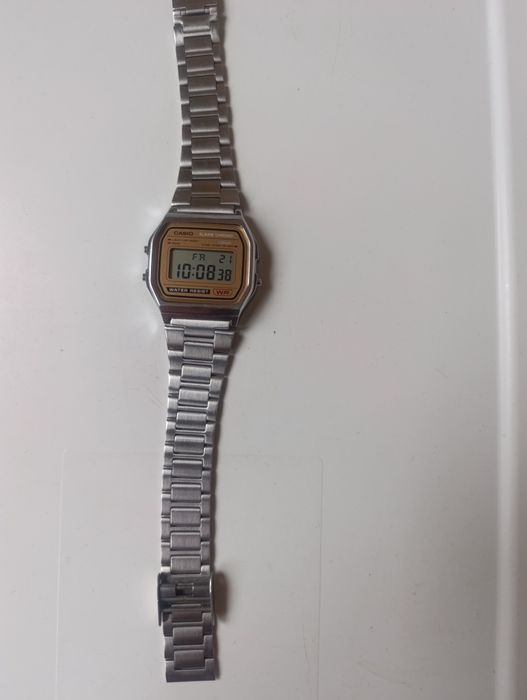 Електронен часовник Casio
