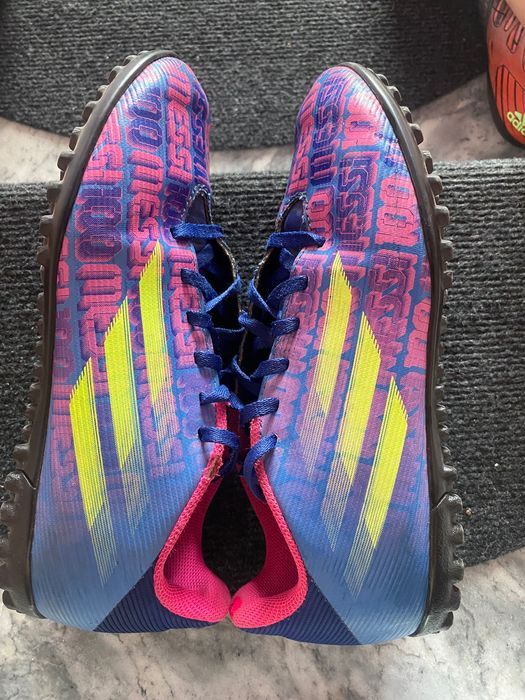 Футболни обувки стоножки