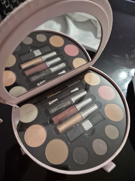 Нова Douglas палитра