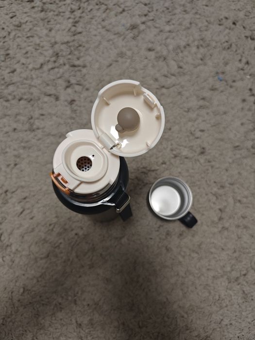 Термос с крышкой