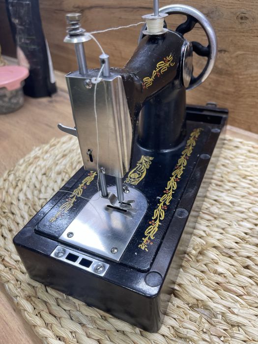 Детская швейная машинка ДШМ-1