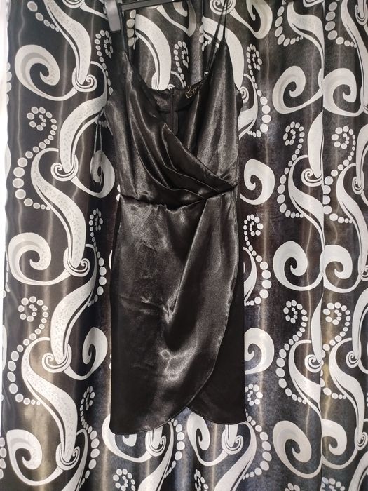 Rochie neagra scurta