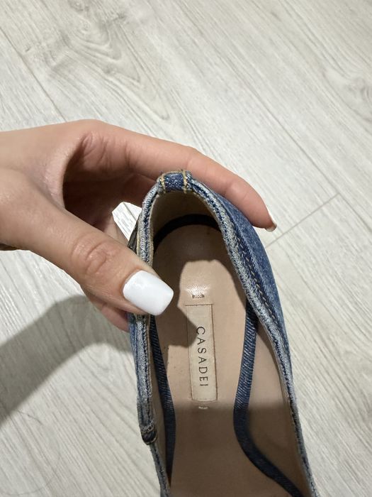 Обувки Casadei носени веднъж