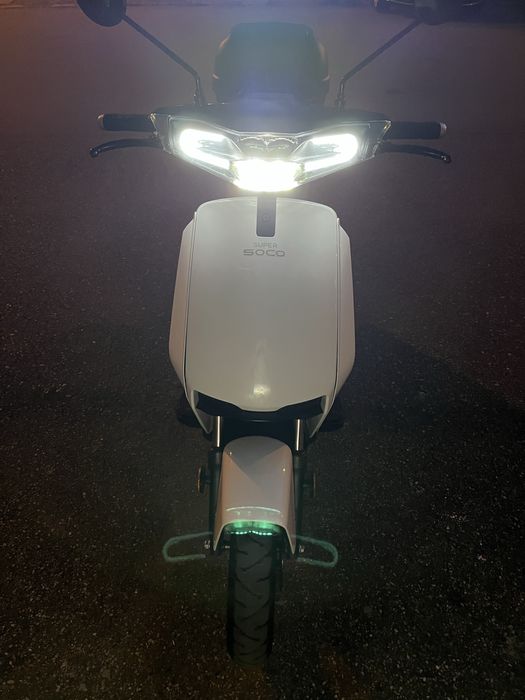 Scuter electric Super Soco Cux Full Led Alarma Impecabil ca nou