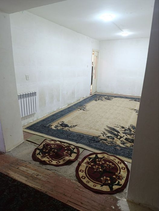 Срочно продается 3 ком квартира в 4 мкр 1 этаж