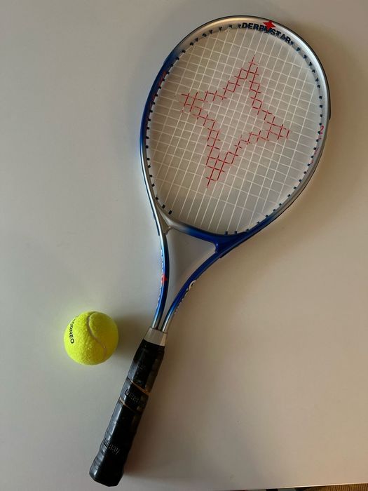 Теннисная ракетка