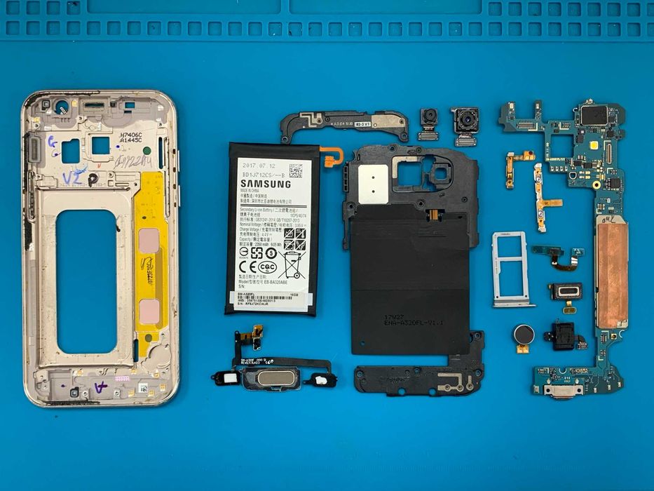 Samsung Galaxy A3 2017 на части