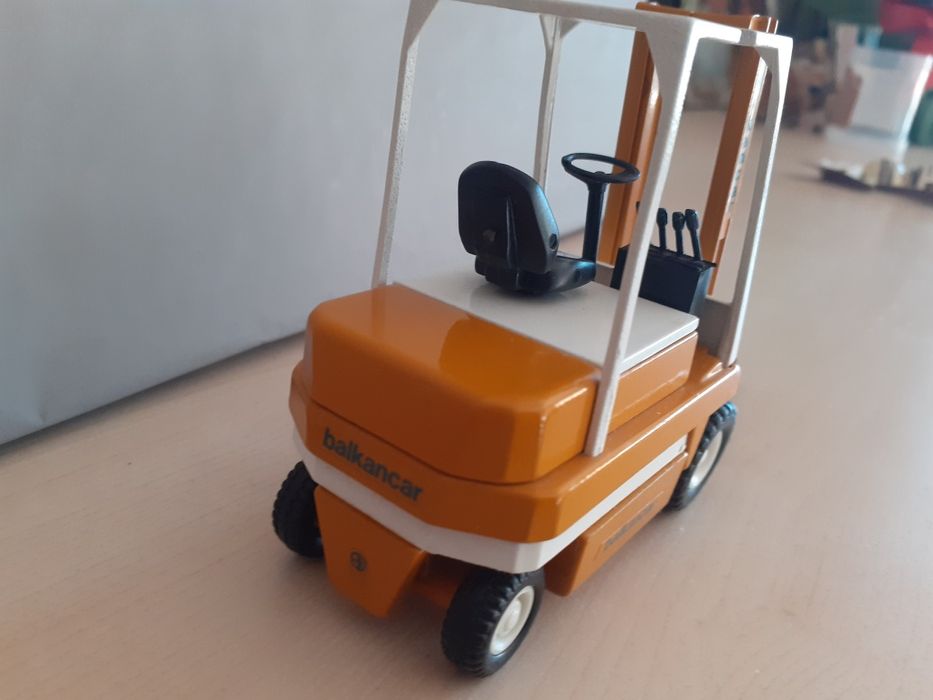 Метален мащабен модел на електрокар, мотокар