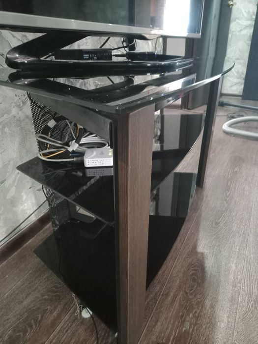 Продам тумбу под телевизор