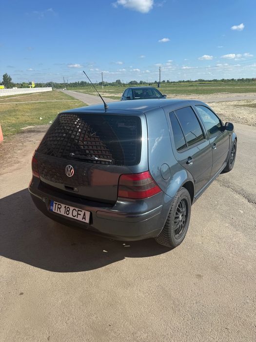 Vând Volkswagen Golf 4, an 2004, hatchback. Preț negociabil.