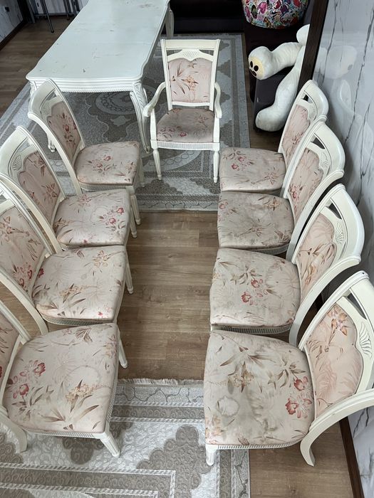 Продам стол со стульями в зал