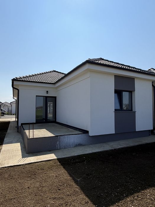 Casă modernă, finisată complet – gata pentru mutare