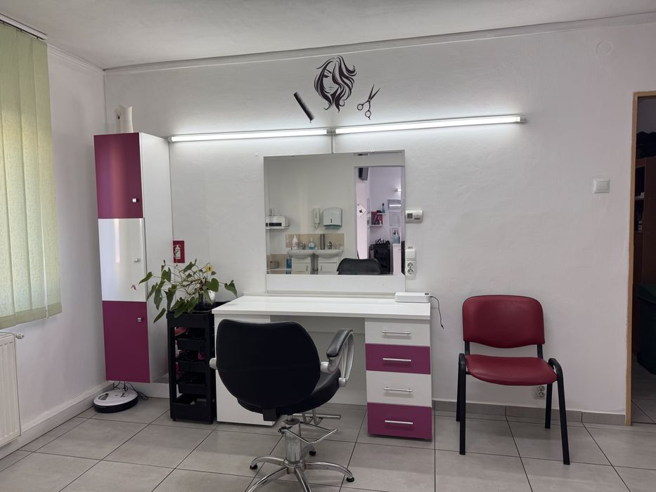 Închiriez post coafeza