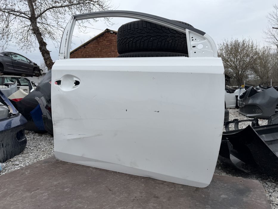 Врата Toyota Auris 2012 год.-