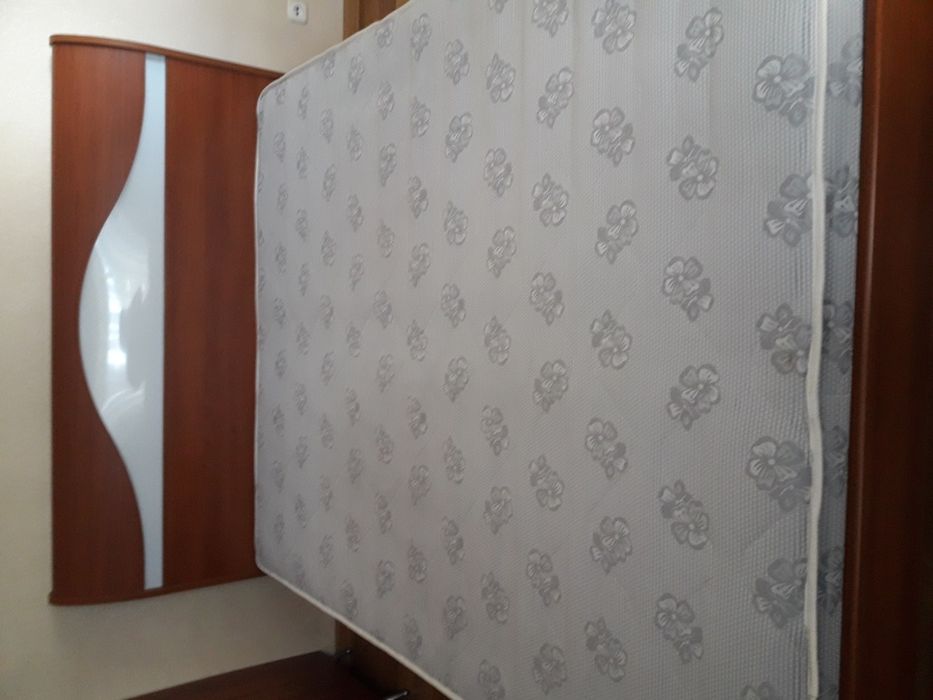 Продаю спальный гарнитур