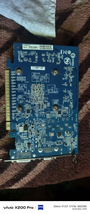 Продам видеокарту gigabyte N730 2 гига
