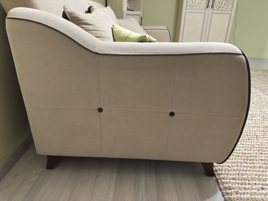 Продам диван. 230 см ширинa