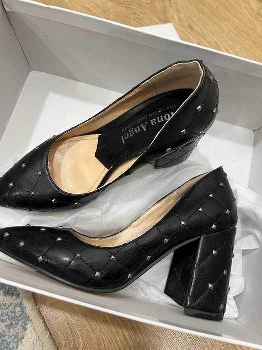 Әйелдер аяқ киімі, көп киілмеген.