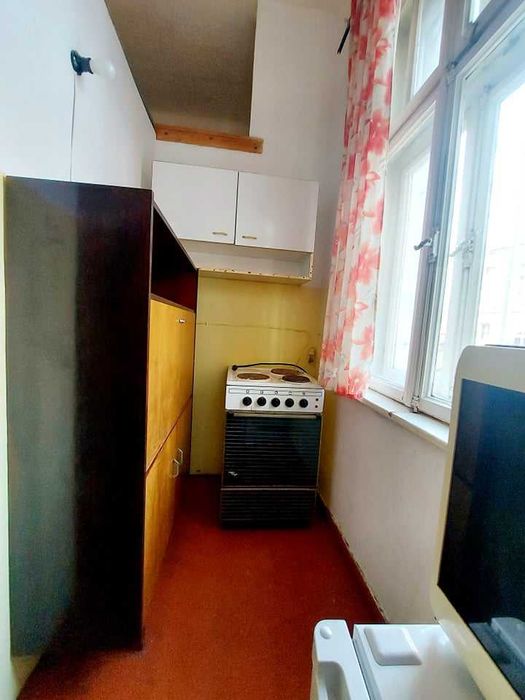 Дава се под наем Едностаен апартамент в Бургас, Център - 20 кв.м за 112.2 € - Снимка #2