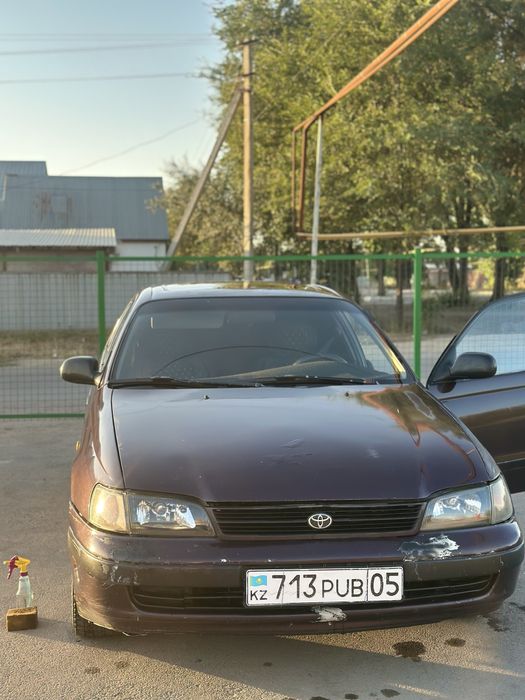 Карина е 1992 седан .1.8 бензин механика