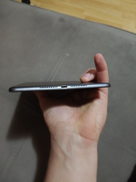 iPad Mini 5th generation 64GB celular