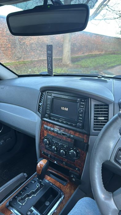 Vând grand cherokee