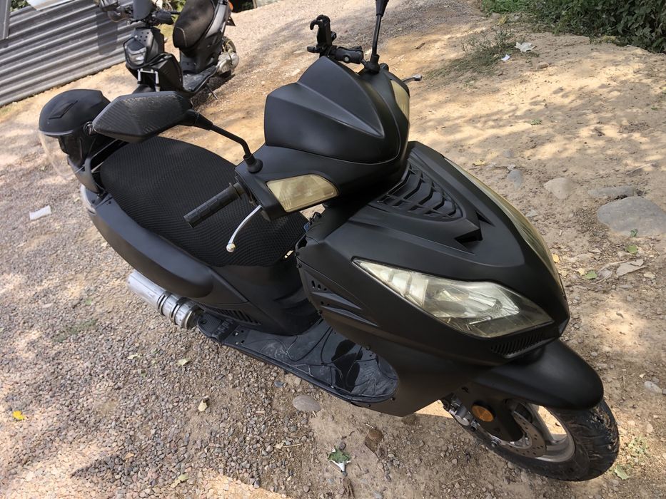 Скутер сотилади!