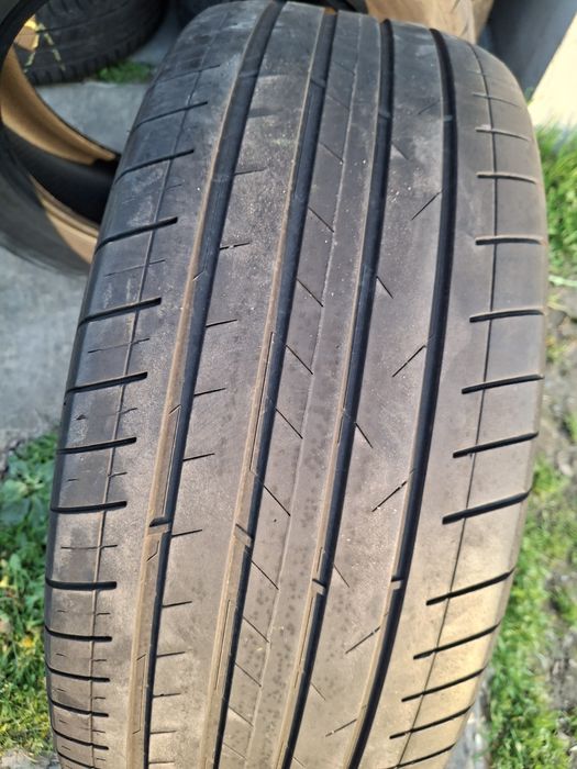 2 Anvelope de vară 225 55 r18 Vredestein