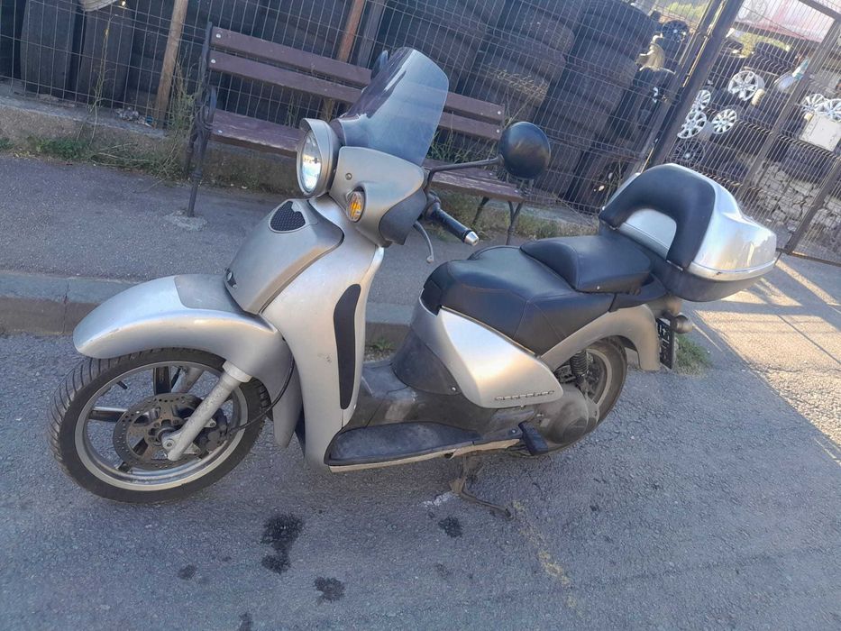 Aprilia Scarbeo an 2003 SE VINDE