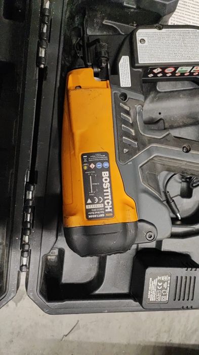 Bostitch пистолет такер за пирони игли  до 65 мм