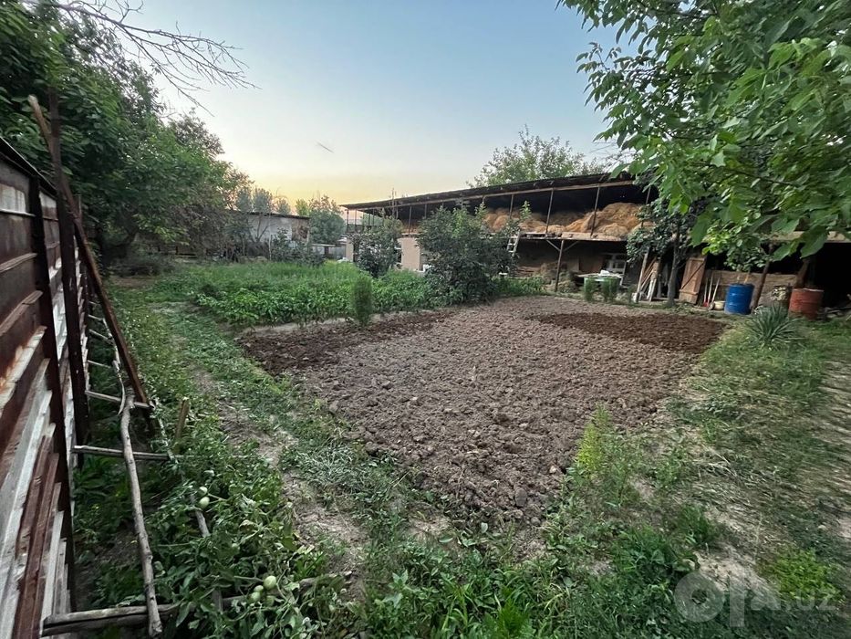 Qibray tumanida katta hovli sotiladi