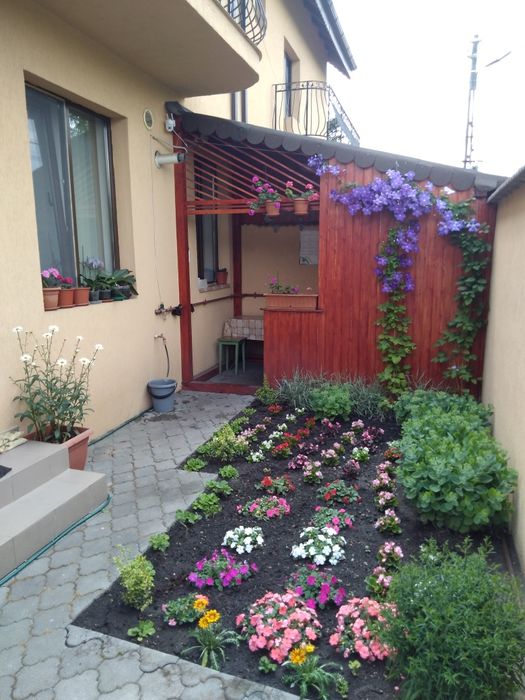 Otopeni, proprietar, închiriez vila in duplex