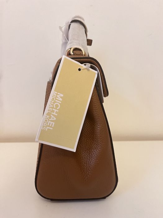 Нова кожена чанта Michael Kors