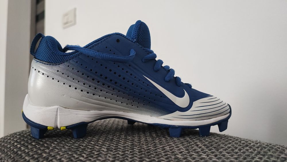 Ghete fotbal mărime 33 - noi