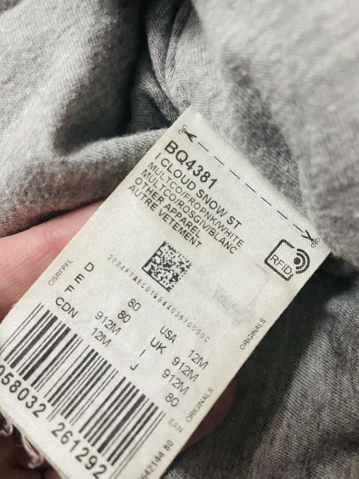 Продам весенний комбинезон Adidas