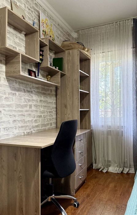 Буз-2. Продаётся квартира 4/4/5 Балкон 2*6 и 1.5*3