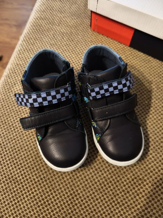 Vand pantofi pentru baieti apawwa