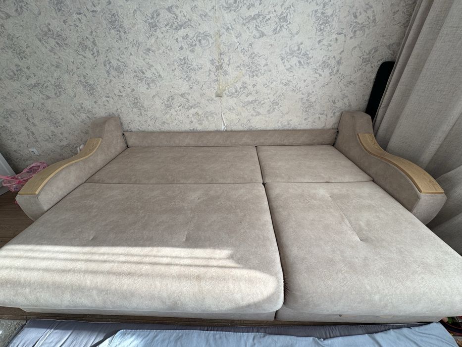 Срочно продам диван в отличном состояние!!
