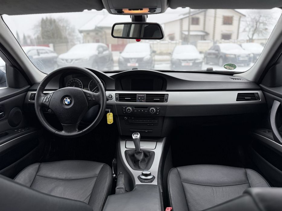 BMW Seria 3 2.0d 143 CP E90 11/2008 SE POATE IN RATE