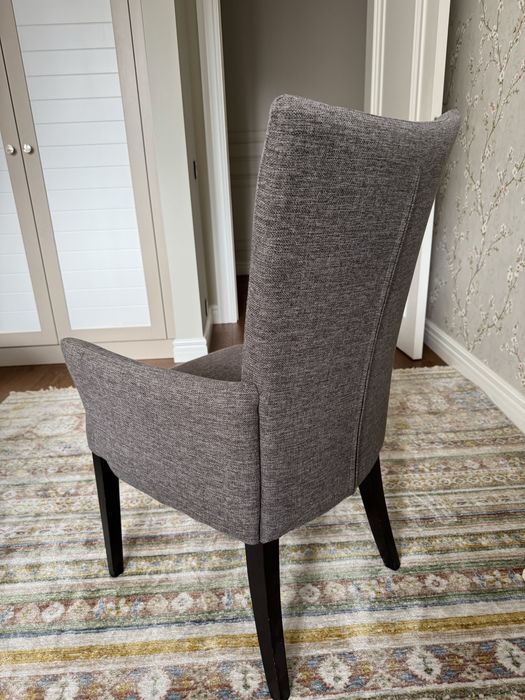 Стул из массивного дерева прочный