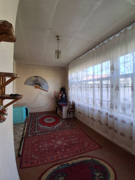 Продается дом в общем дворе.