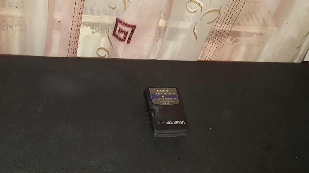 Walkman Radio Sony AM/FM Stereo SRF 49 (Japan)