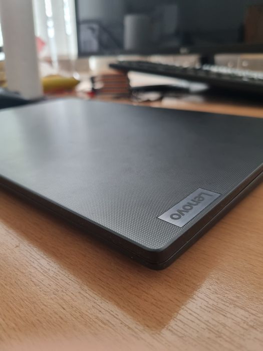 Laptop Lenovo v15- i3 11th gen